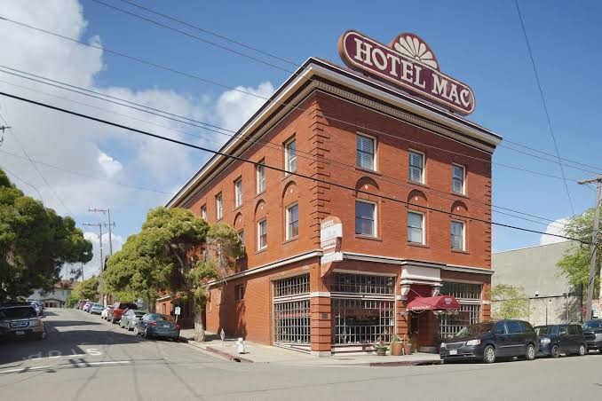 The Hotel Mac & Suites