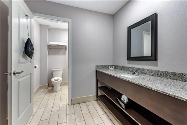 Quality Inn & Suites Evansville Downtown photo 3