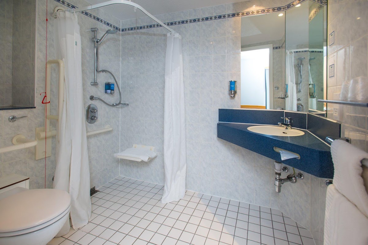 Holiday Inn Express Manchester - Salford Quays by IHG photo 3