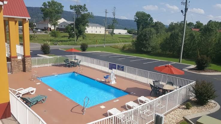Days Inn by Wyndham Trenton photo 3