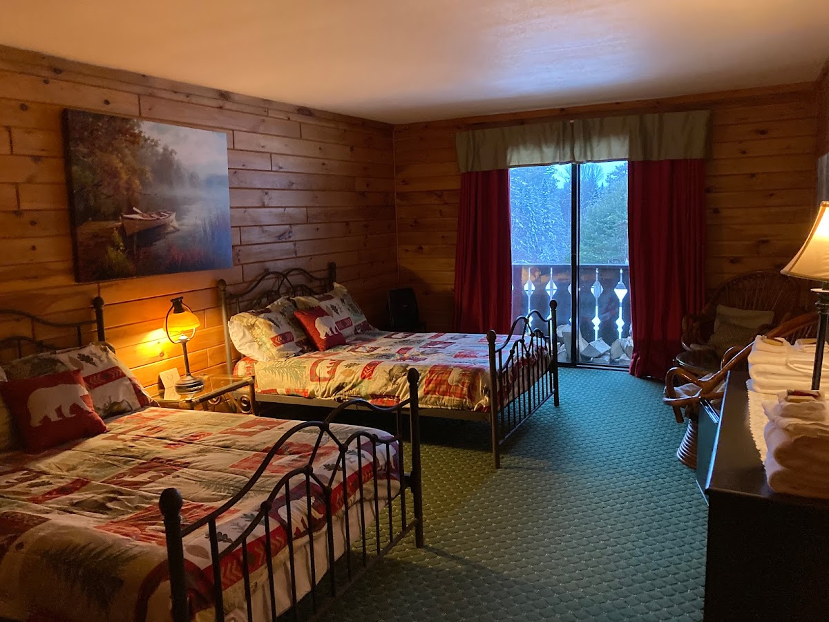The Lodge at Harrisburg Lake photo 2
