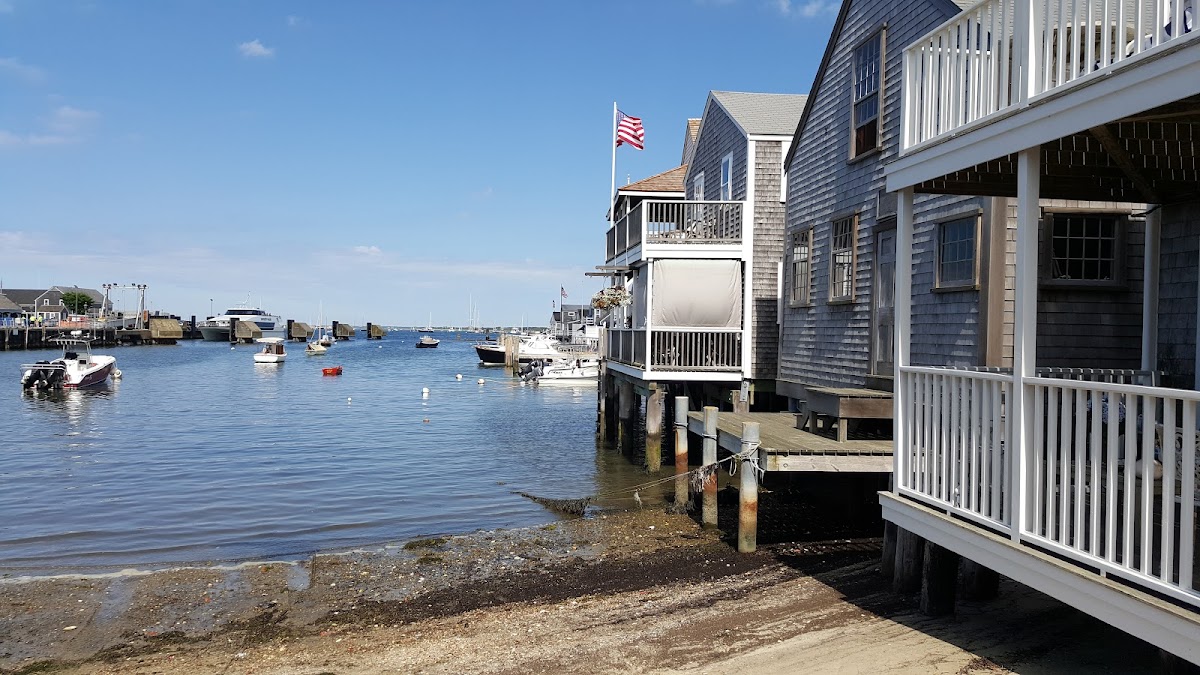 Brant Point Courtyard photo 3