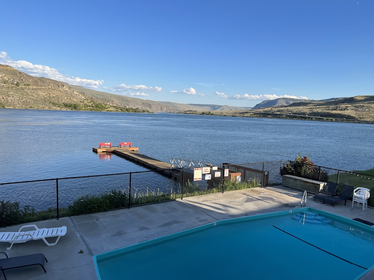 Lake Pateros Motor Inn photo 3