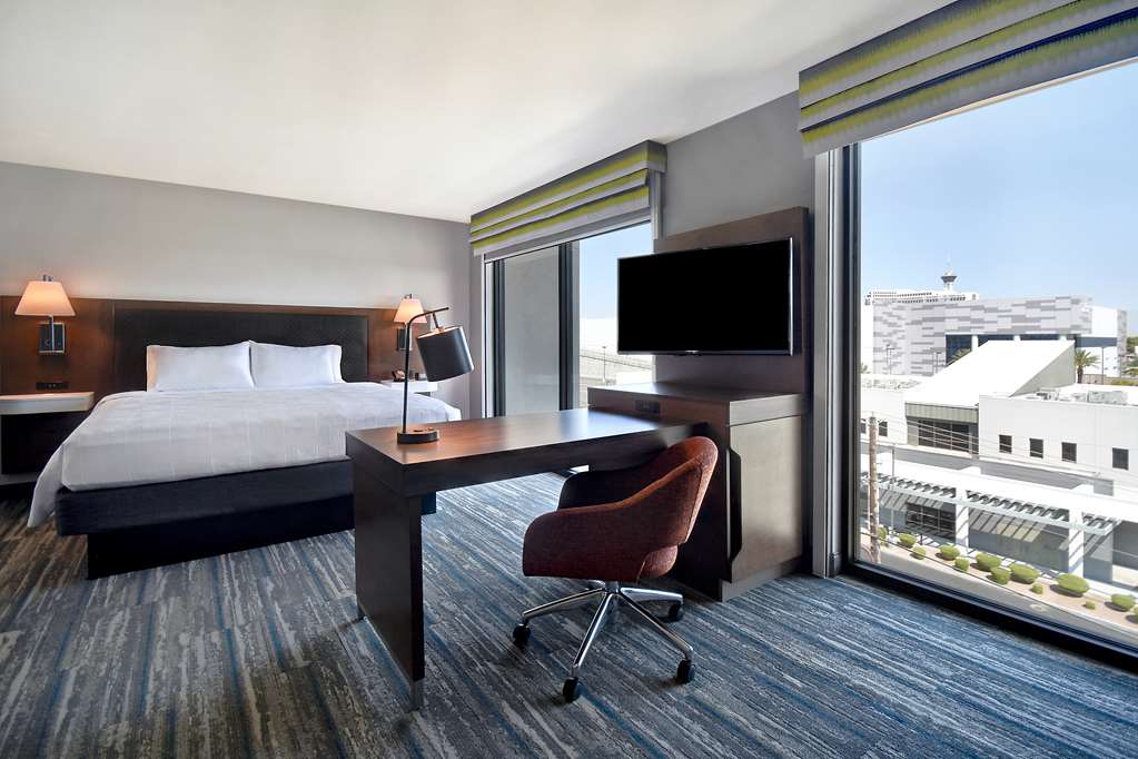 Hampton Inn & Suites Las Vegas Convention Center photo 2