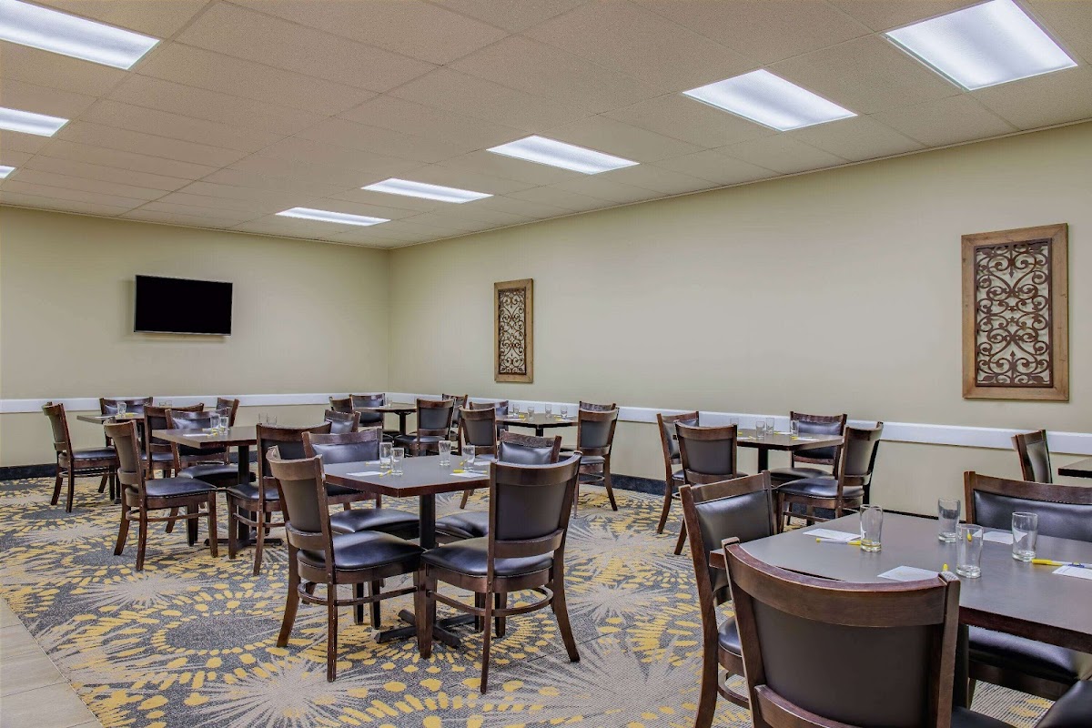 Days Inn by Wyndham Cranbrook Conference Centre photo 2