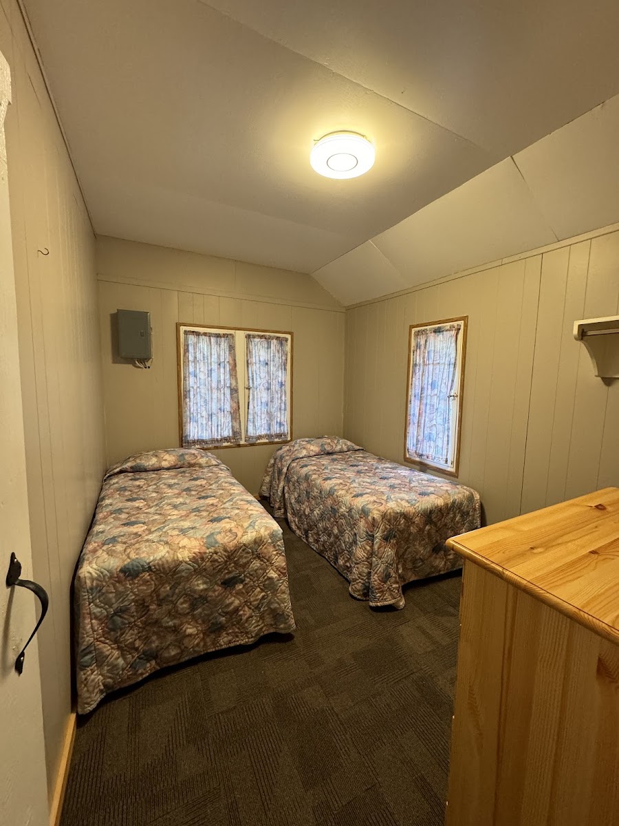 Armstrong Hillcrest Cabins photo 2