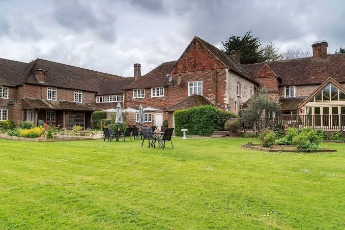 Howfield Manor