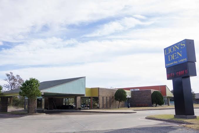 Lion's Den Extended Stay Commerce photo 3