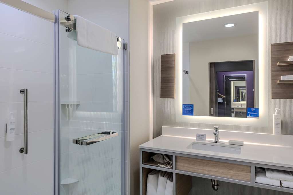 Hilton Garden Inn Detroit Utica photo 3