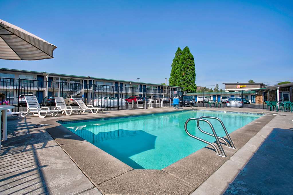 Motel 6 Bend, OR photo 2