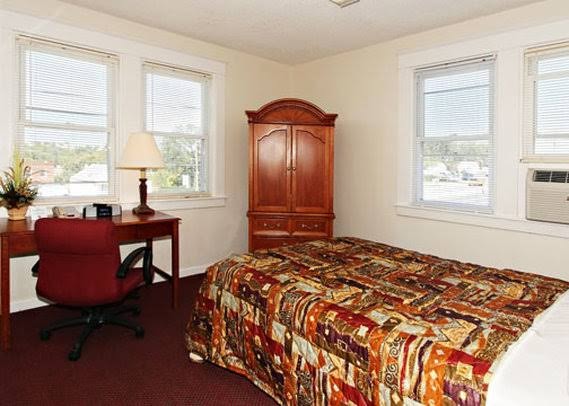 Regal Inn & Suites photo 2