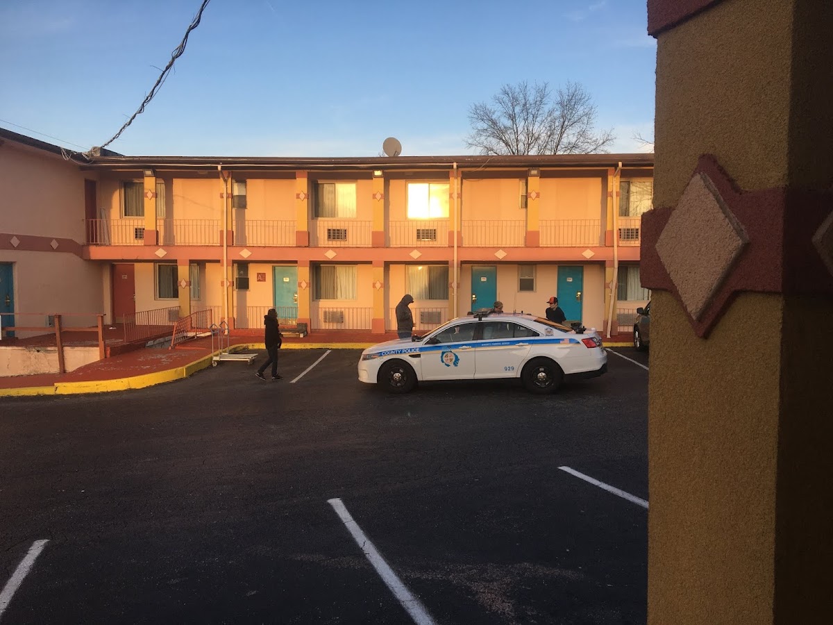 Regal Inn & Suites photo 3