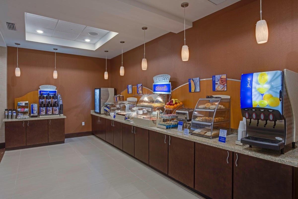Holiday Inn Express & Suites Orlando East-Ucf Area by IHG photo 3