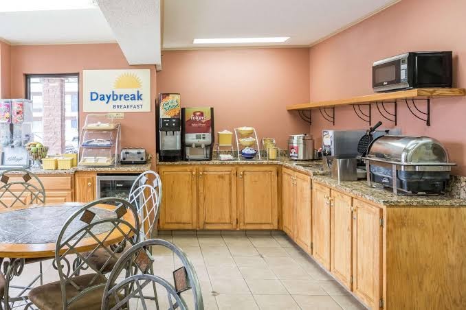 Days Inn by Wyndham Reidsville photo 3