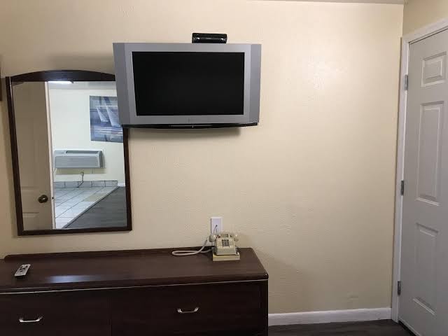 Relax Inn Of Medford photo 3