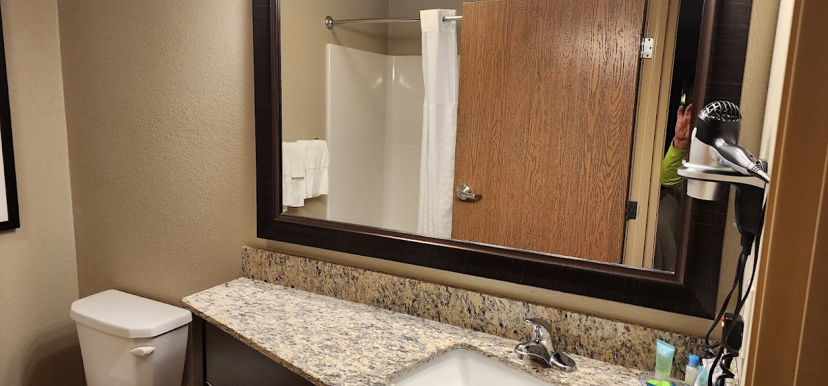 Brookstone Lodge & Suites photo 3