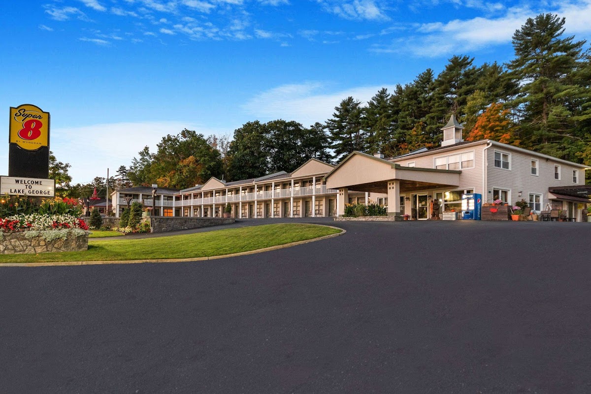 Super 8 by Wyndham Lake George/Downtown