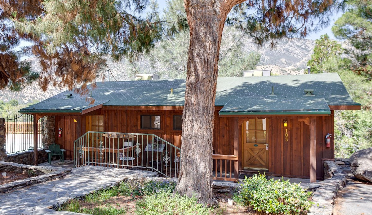 Whispering Pines Lodge