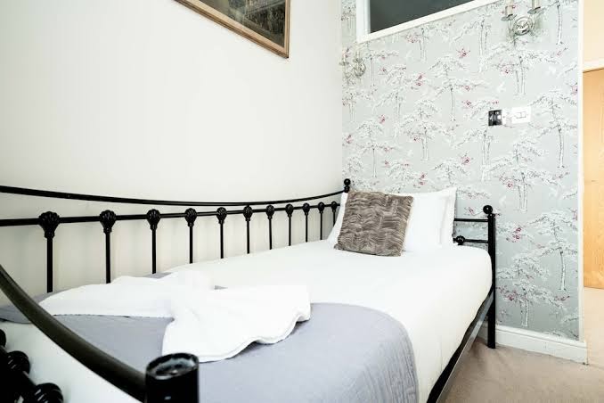 Lancaster Court Hotel photo 2