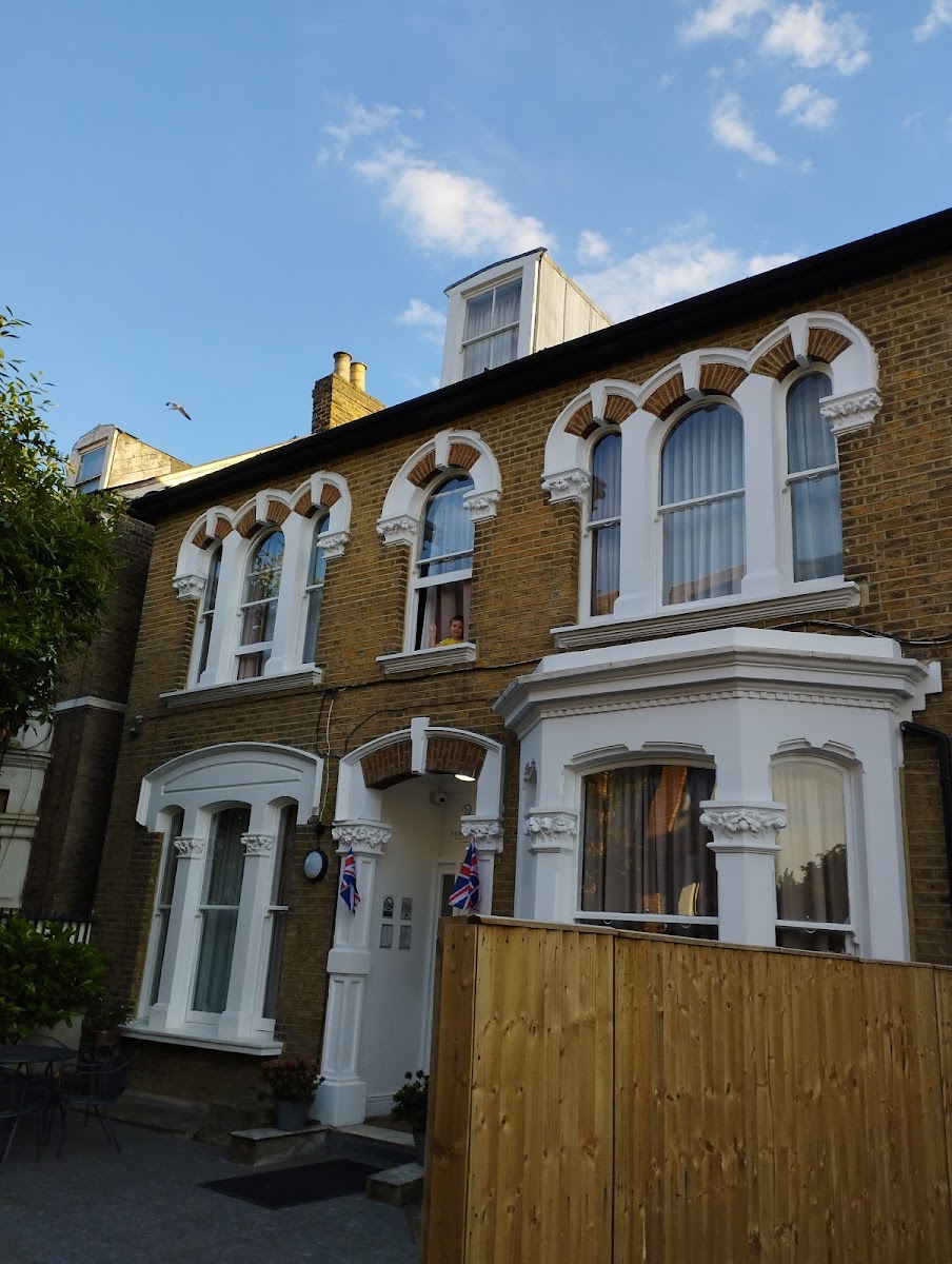 Queens Drive photo 3