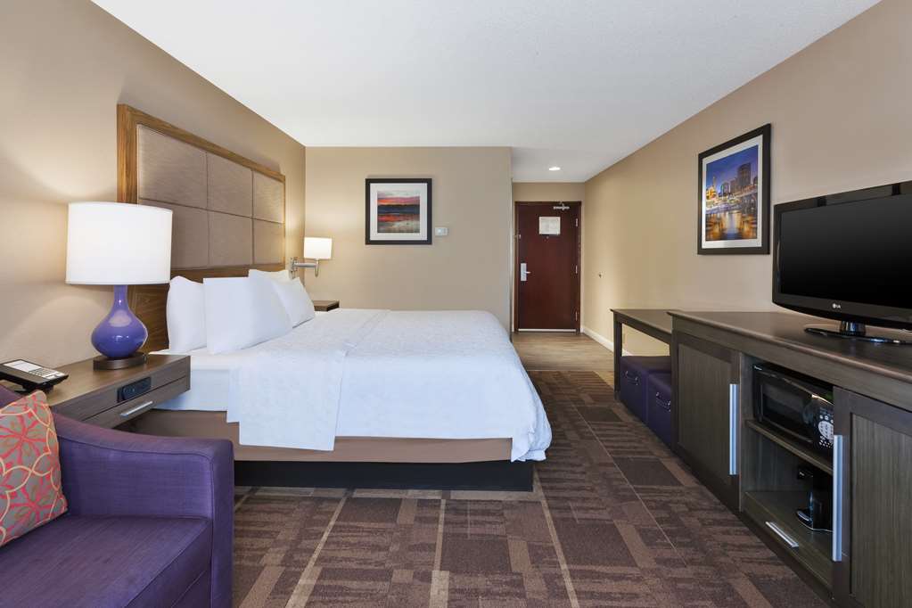Hampton Inn Waterbury photo 2