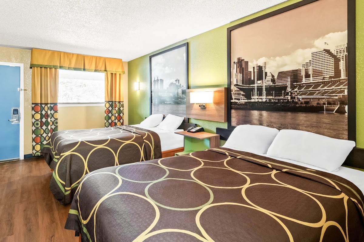 Super 8 by Wyndham Cincinnati OH photo 2