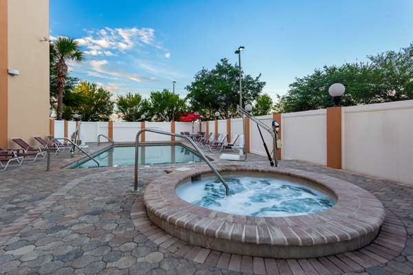 Comfort Suites Tampa Airport North photo 3