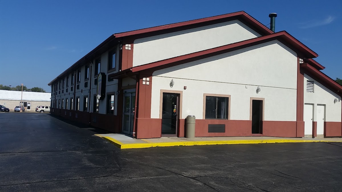 Super 8 by Wyndham Crystal Lake