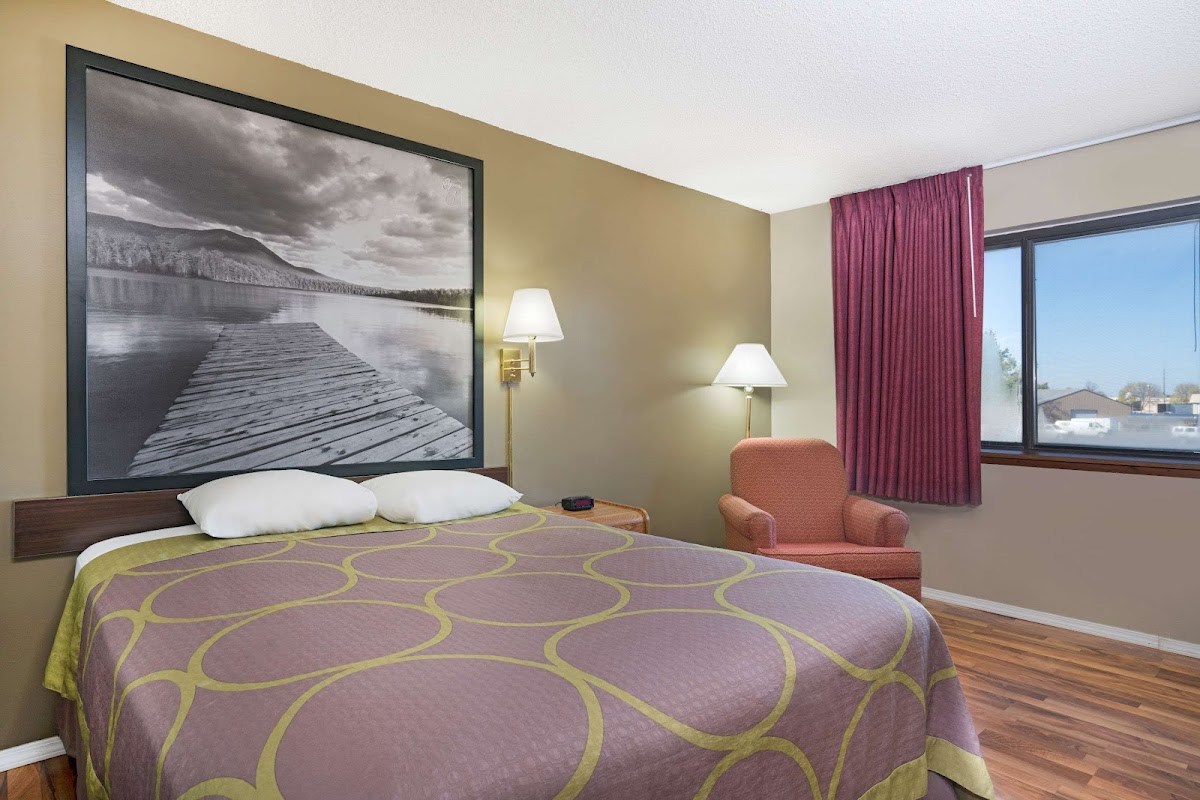 Super 8 by Wyndham Marshall MN photo 3