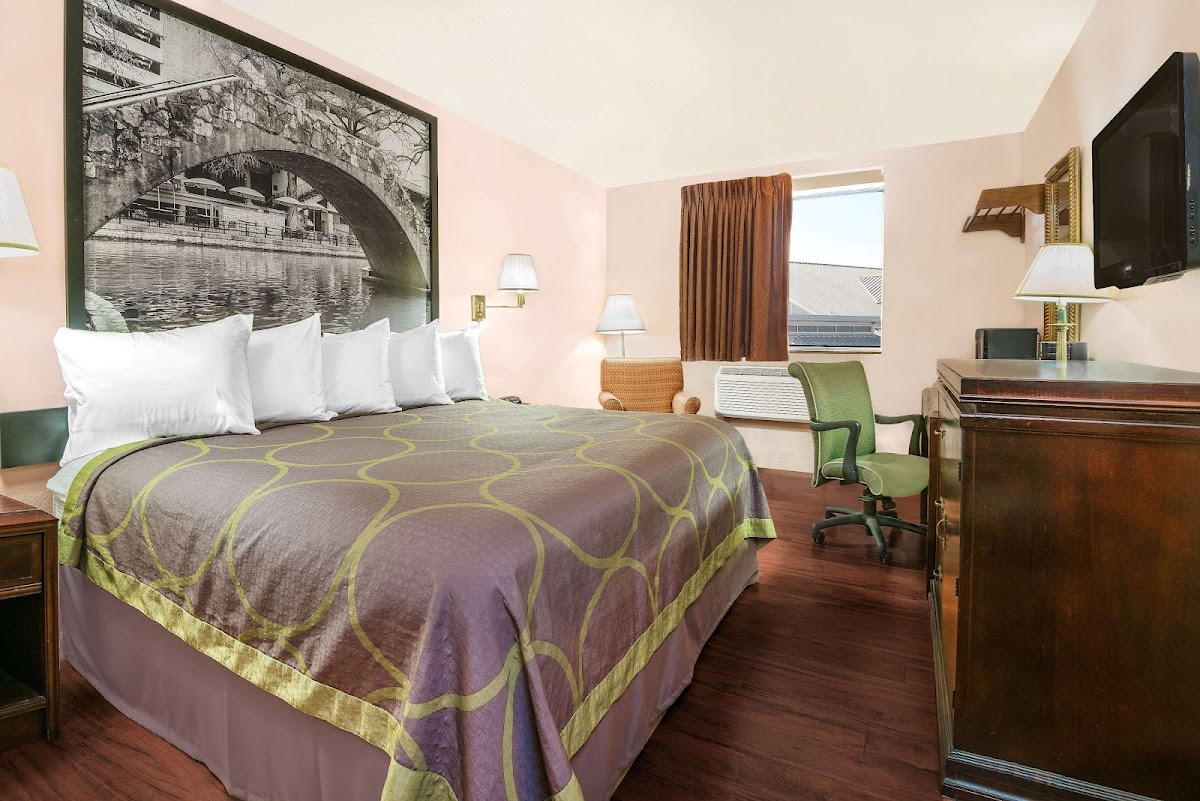 Super 8 by Wyndham San Antonio/I-35 North photo 3