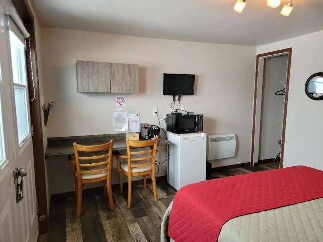 Motel waterside photo 2
