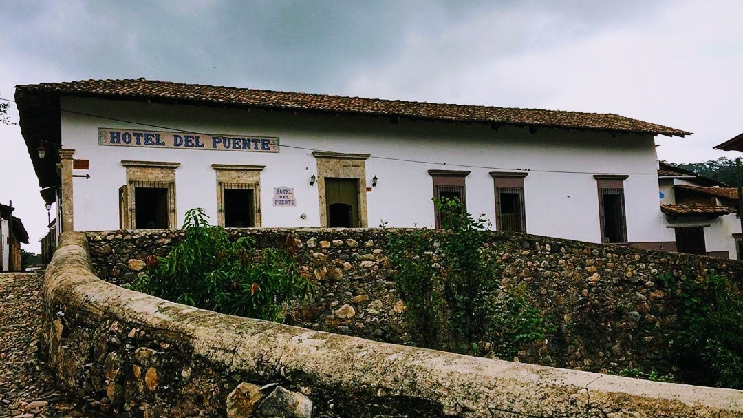 Hotel del Puente
