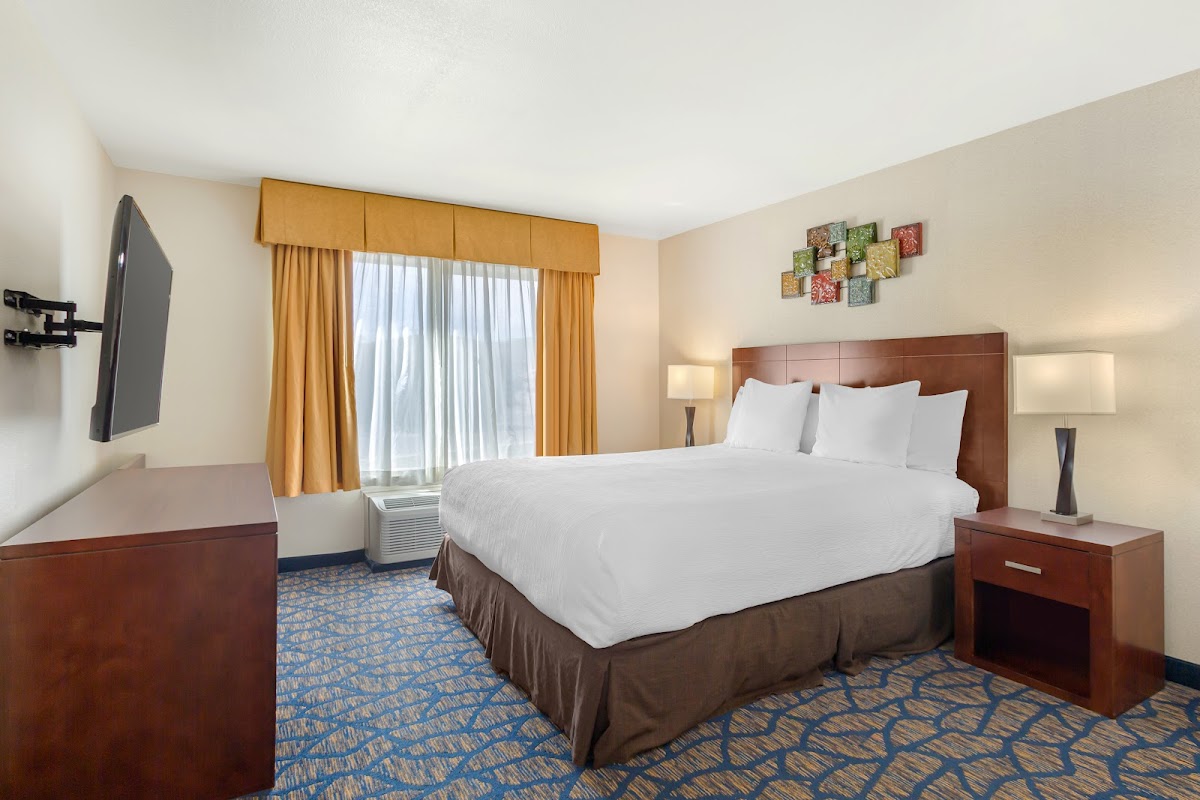 Best Western Plus Villa Del Lago Inn Patterson photo 2