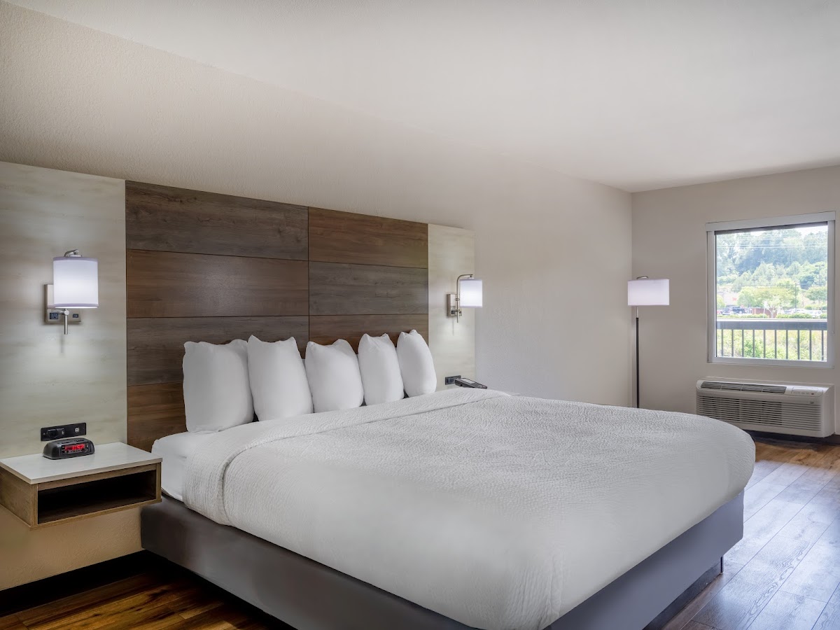 Days Inn by Wyndham Clemson photo 3