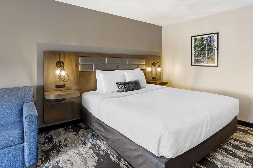 Best Western Plus Bourbonnais Hotel & Suites photo 2