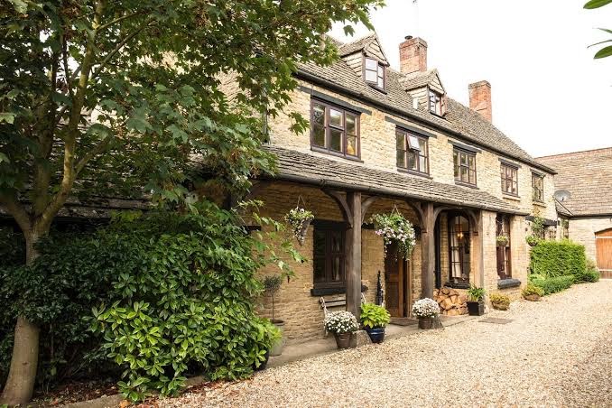 Lyne Guest House