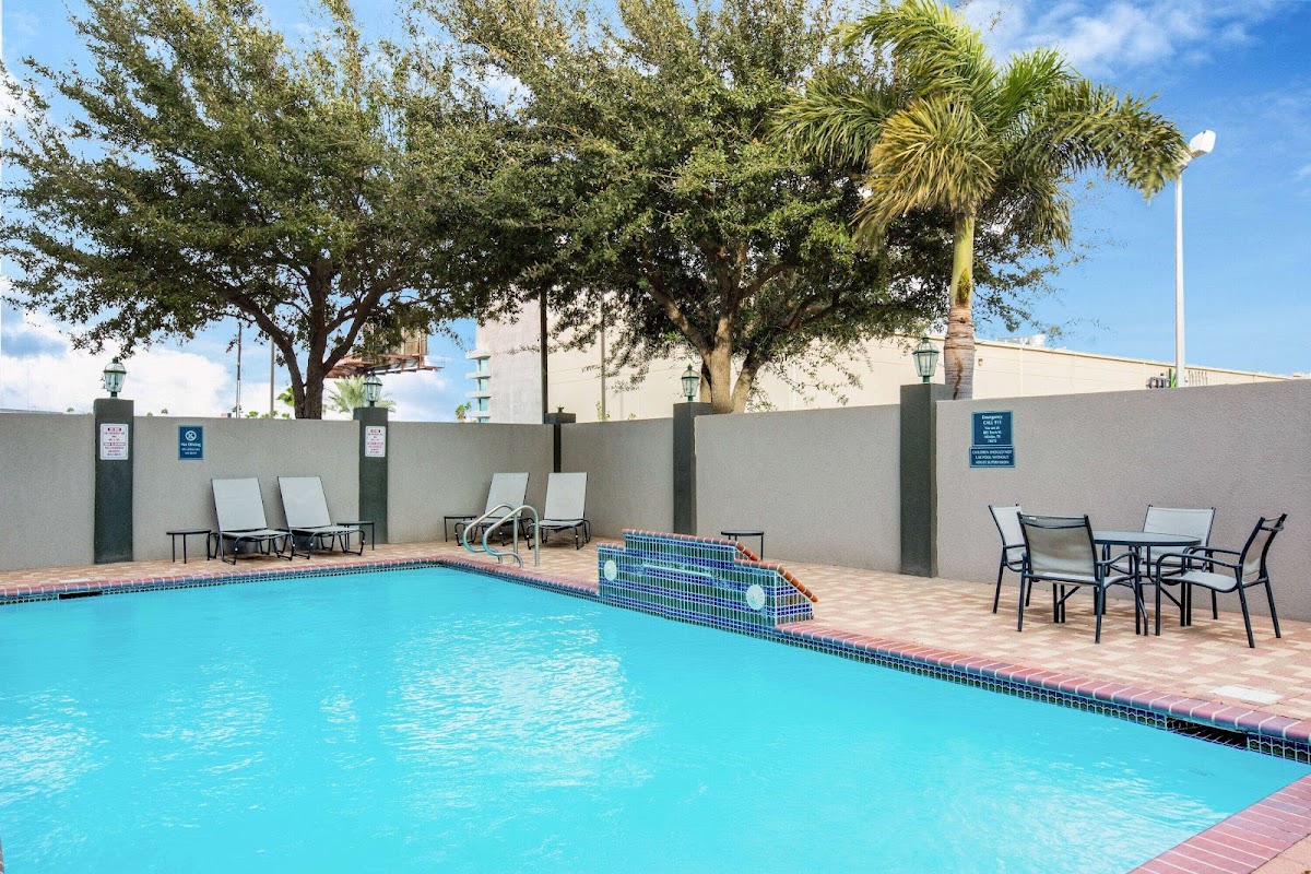 La Quinta Inn & Suites by Wyndham Mission at West McAllen photo 3