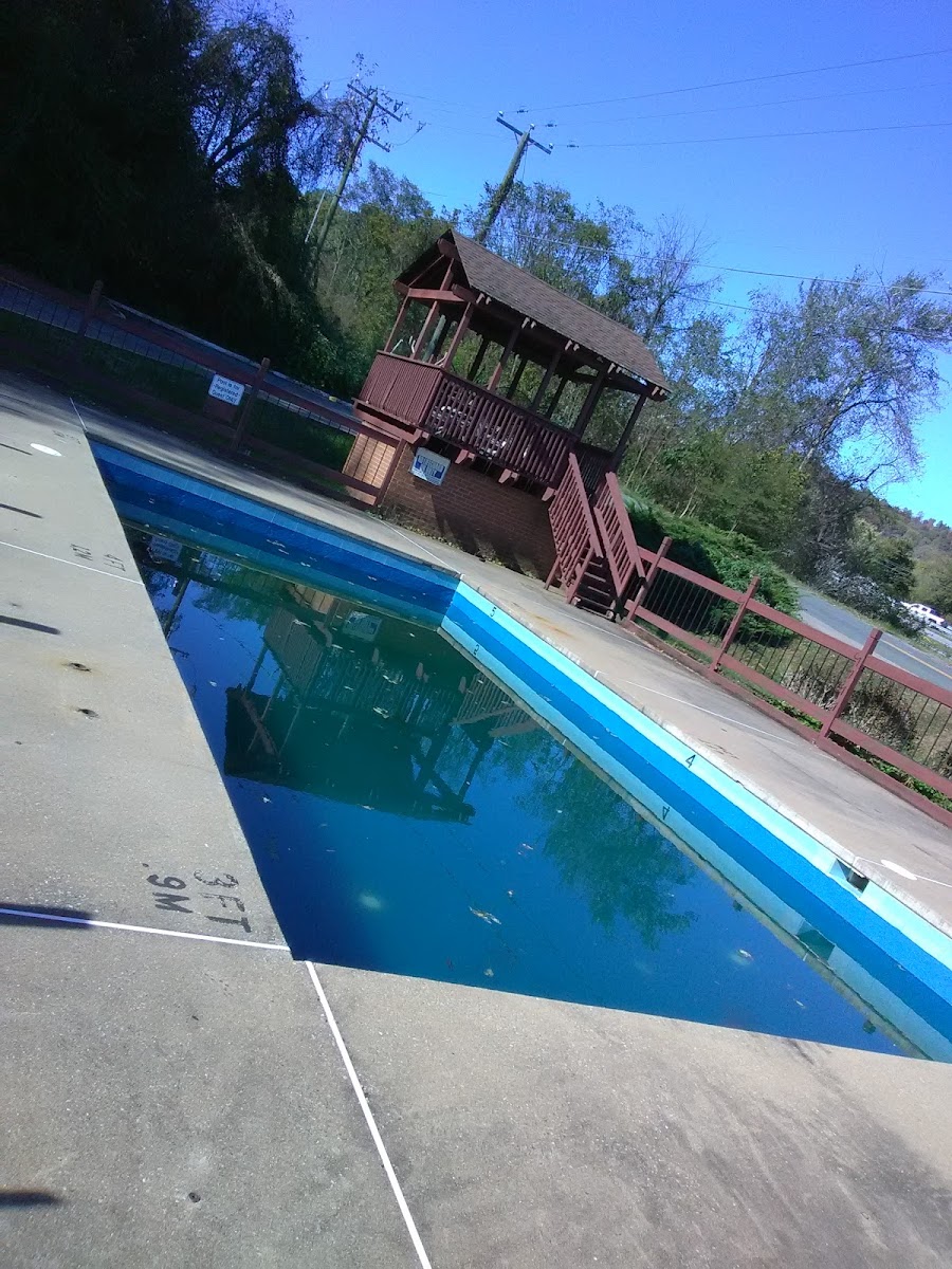 Compare Inn & Suites photo 2