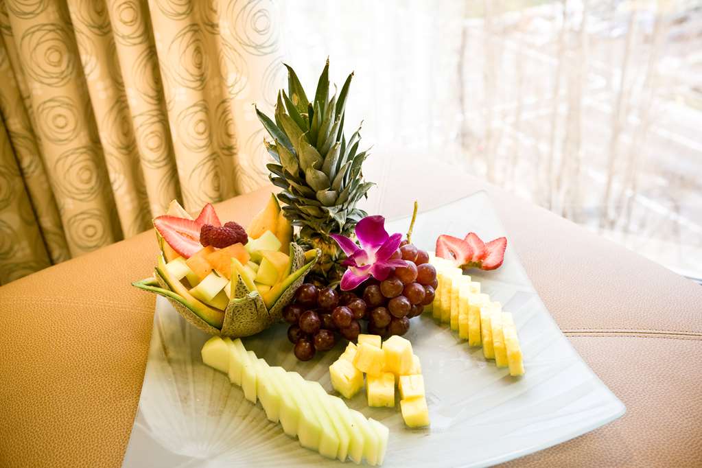Embassy Suites by Hilton San Diego La Jolla photo 2