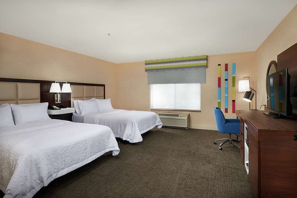 Clarion Inn & Suites Evansville Eastland Area photo 2