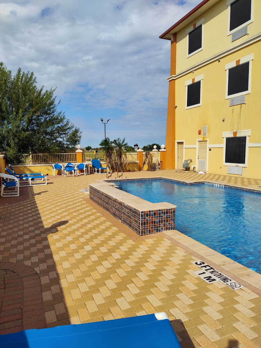 Super 8 by Wyndham Hidalgo/McAllen Area photo 3