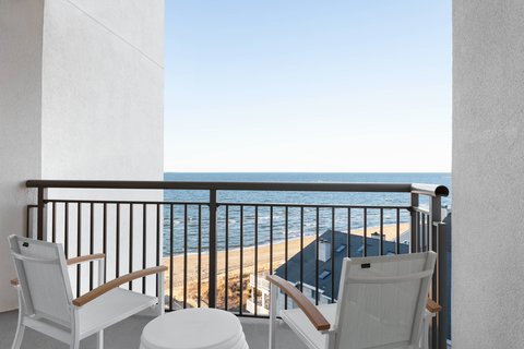 Delta Hotels Virginia Beach Waterfront Suites photo 2