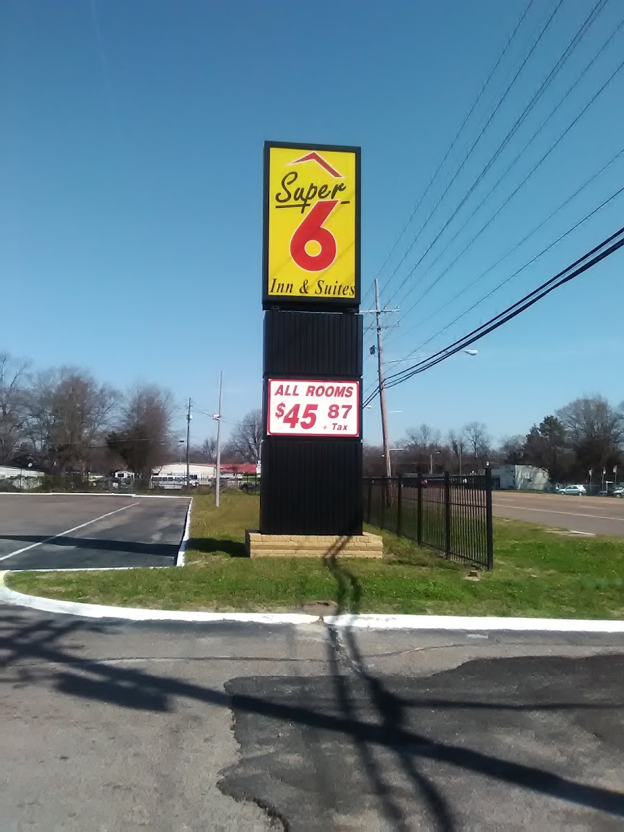 Super 6 Inn & Suites photo 2