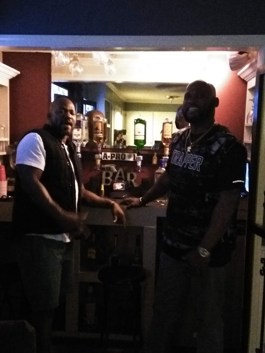 Super 6 Inn & Suites photo 3