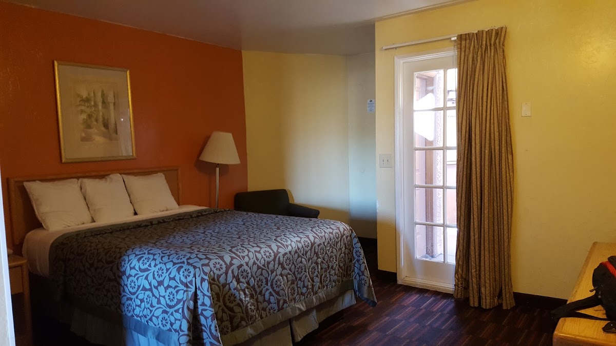 Days Inn & Suites by Wyndham Tucson AZ photo 2