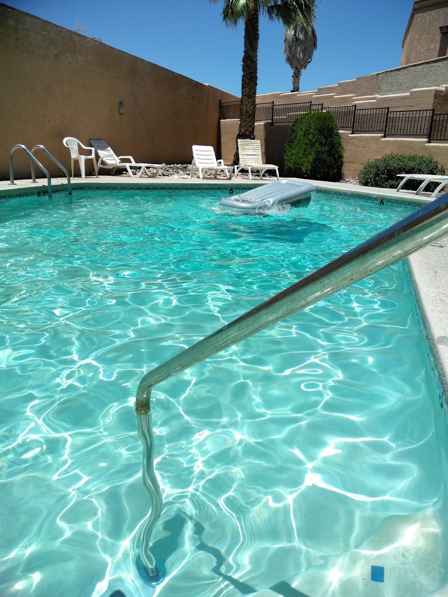 Days Inn & Suites by Wyndham Tucson AZ photo 3