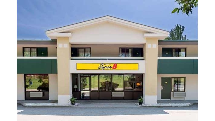 Super 8 by Wyndham White River Junction