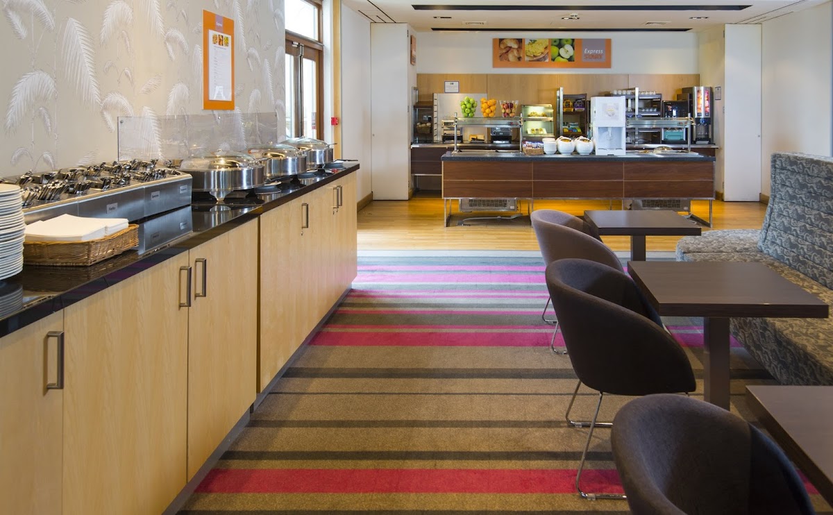 Holiday Inn Express London - Epsom Downs by IHG photo 2