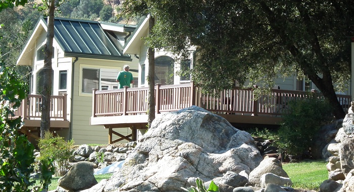 Strawhouse Resorts & Café