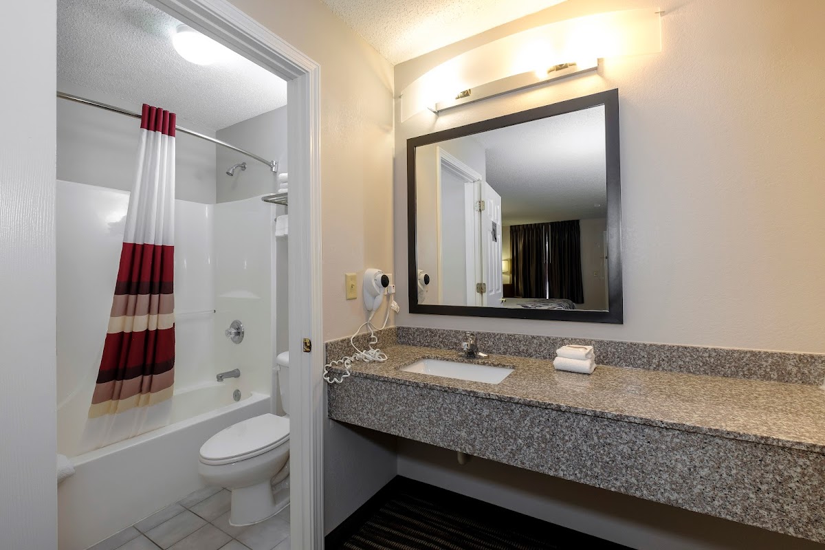 Red Roof Inn Defuniak Springs photo 3